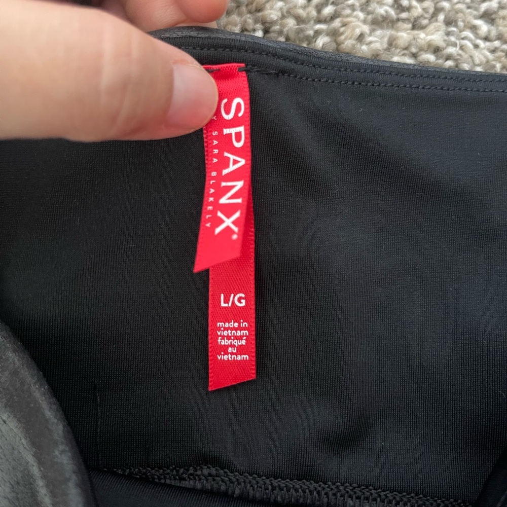 NWT Women’s Spanx Shape Faux Leather Leggings Black Size L - Picture 4 of 9